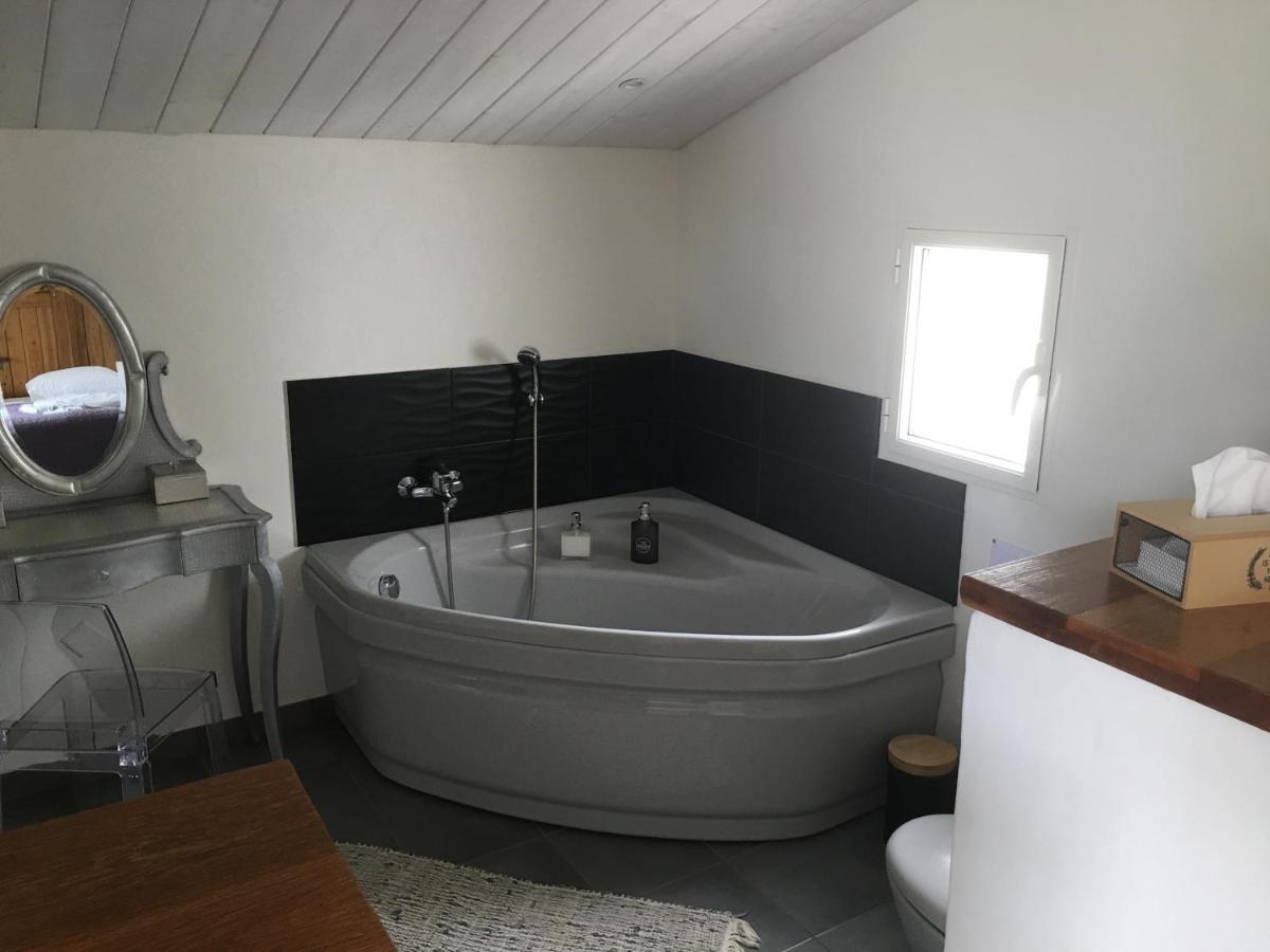 Chambre D Hotes Les Trois Chateaux Piscine Interieure Chauffee Notre-Dame-de-Riez Экстерьер фото